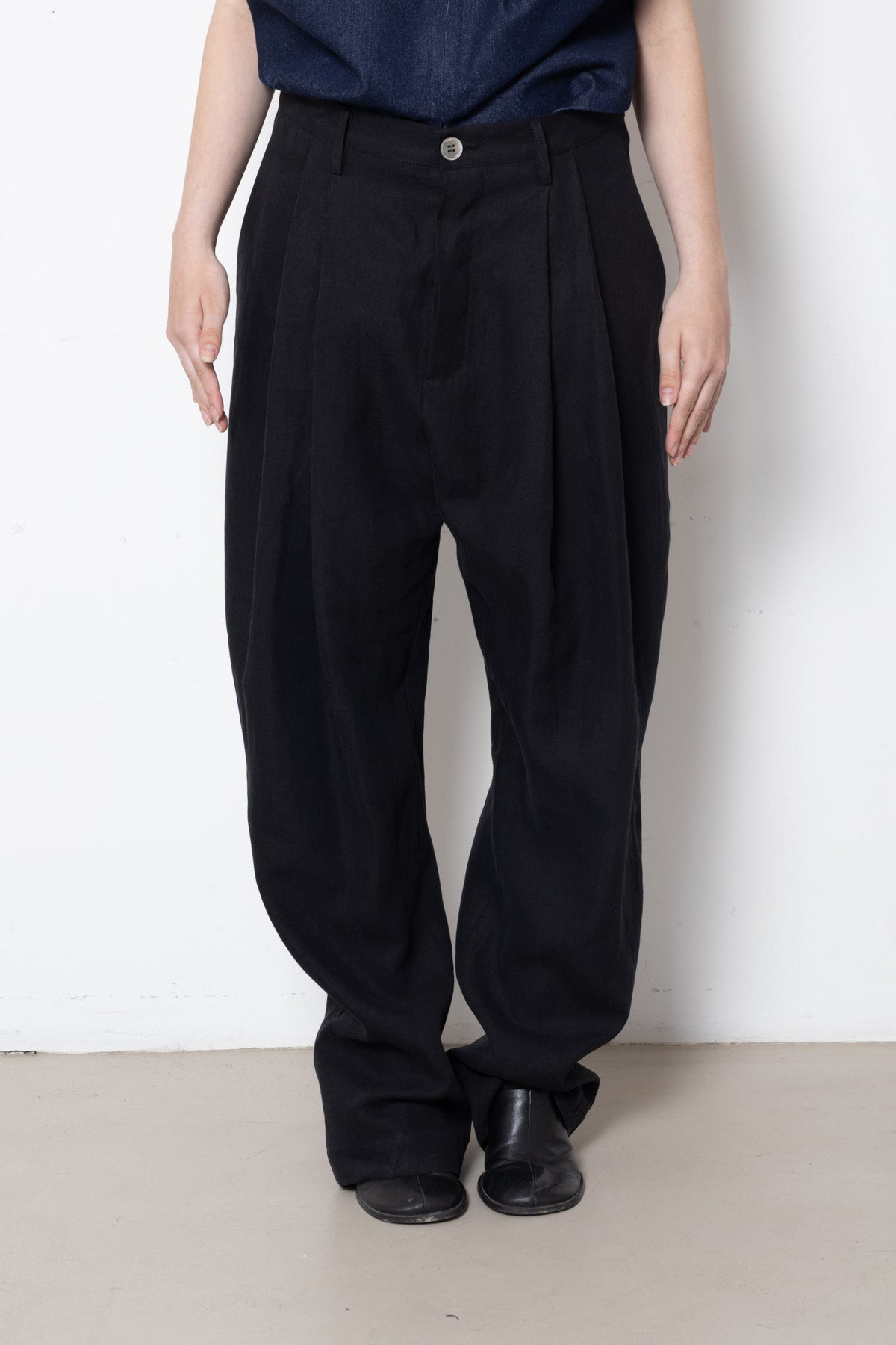 Billowing Trousers in Black Cotton Linen (narrow)