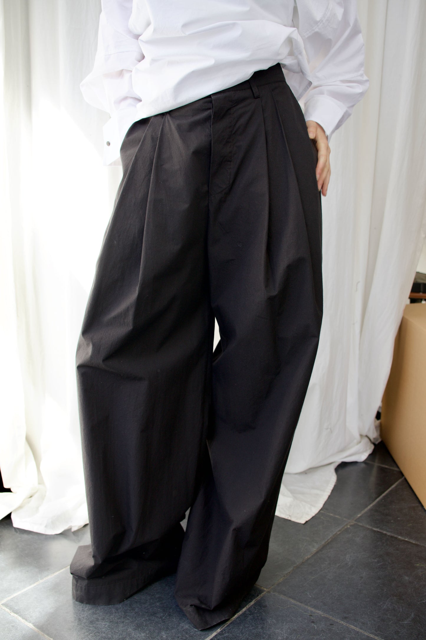 ARCHETYPE Billowing Trousers in black cotton poplin