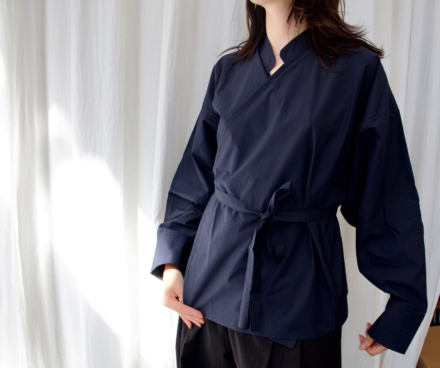 ARCHETYPE Enveloping top in navy cotton poplin