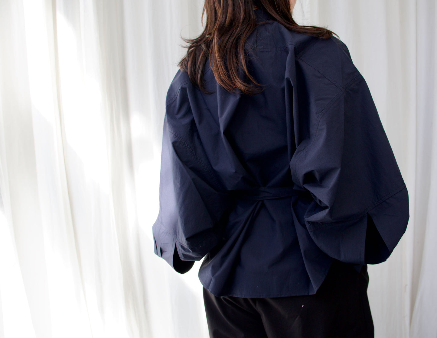 ARCHETYPE Enveloping top in navy cotton poplin