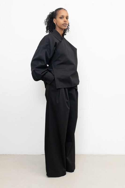 Enveloping Top in Black Twill Cotton