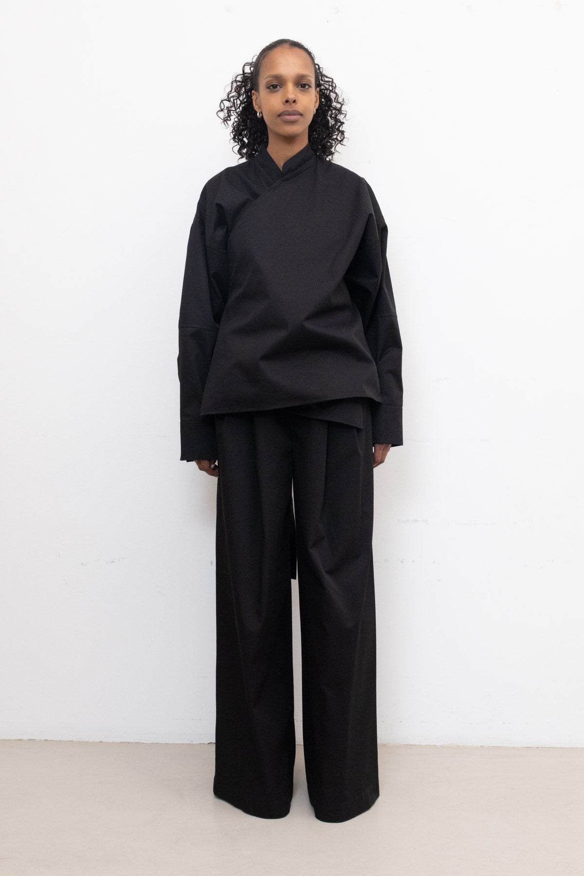 Enveloping Top in Black Twill Cotton