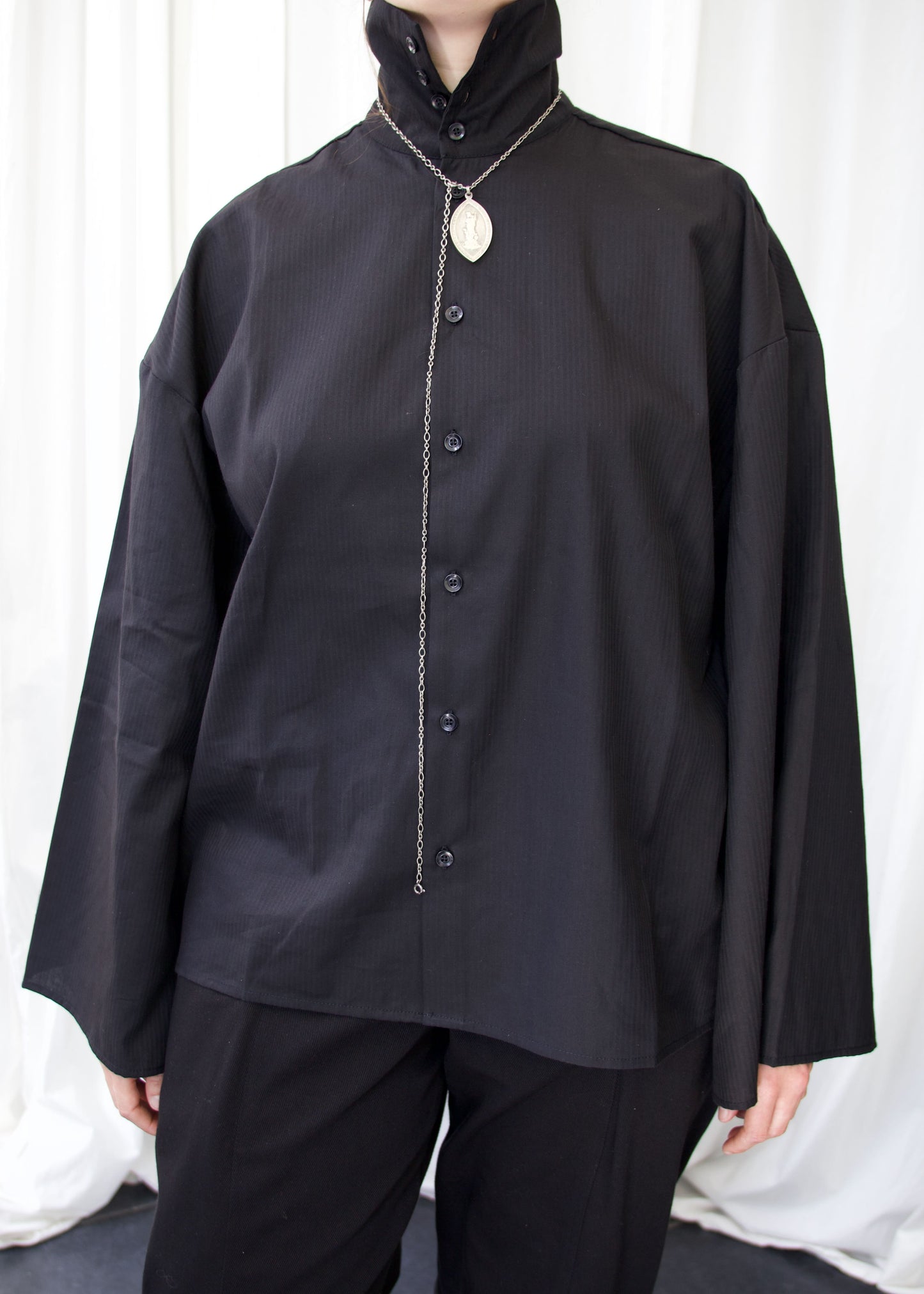 ARCHETYPE Waving shirt in black pinstriped cotton