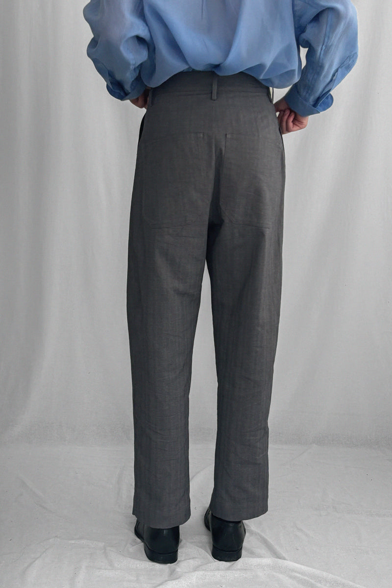 ARCHETYPE Billowing trousers in grey cotton herringbone (narrow)