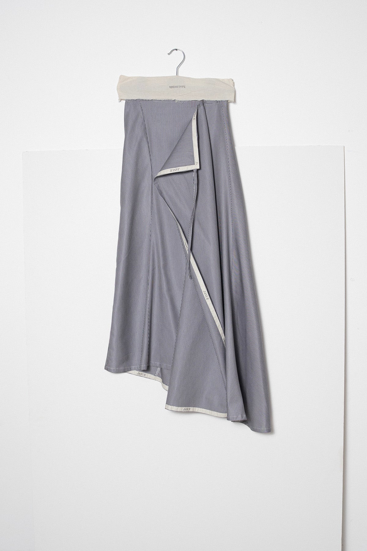 Enveloping Skirt in Houndstooth Cotton