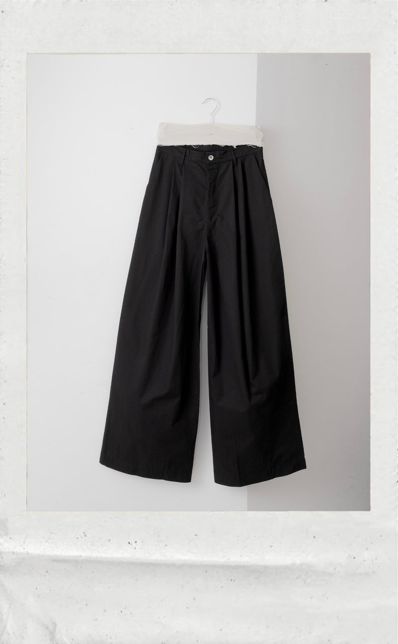 ARCHETYPE Billowing trousers in black heavy cotton twill