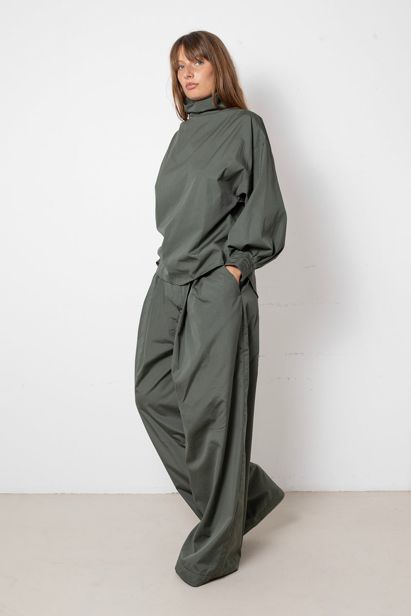 ARCHETYPE Indulging Top in Green Cotton Poplin (collar)