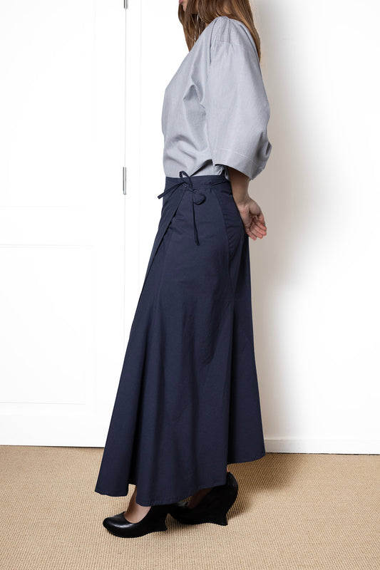 Enveloping Skirt in Navy Cotton Poplin
