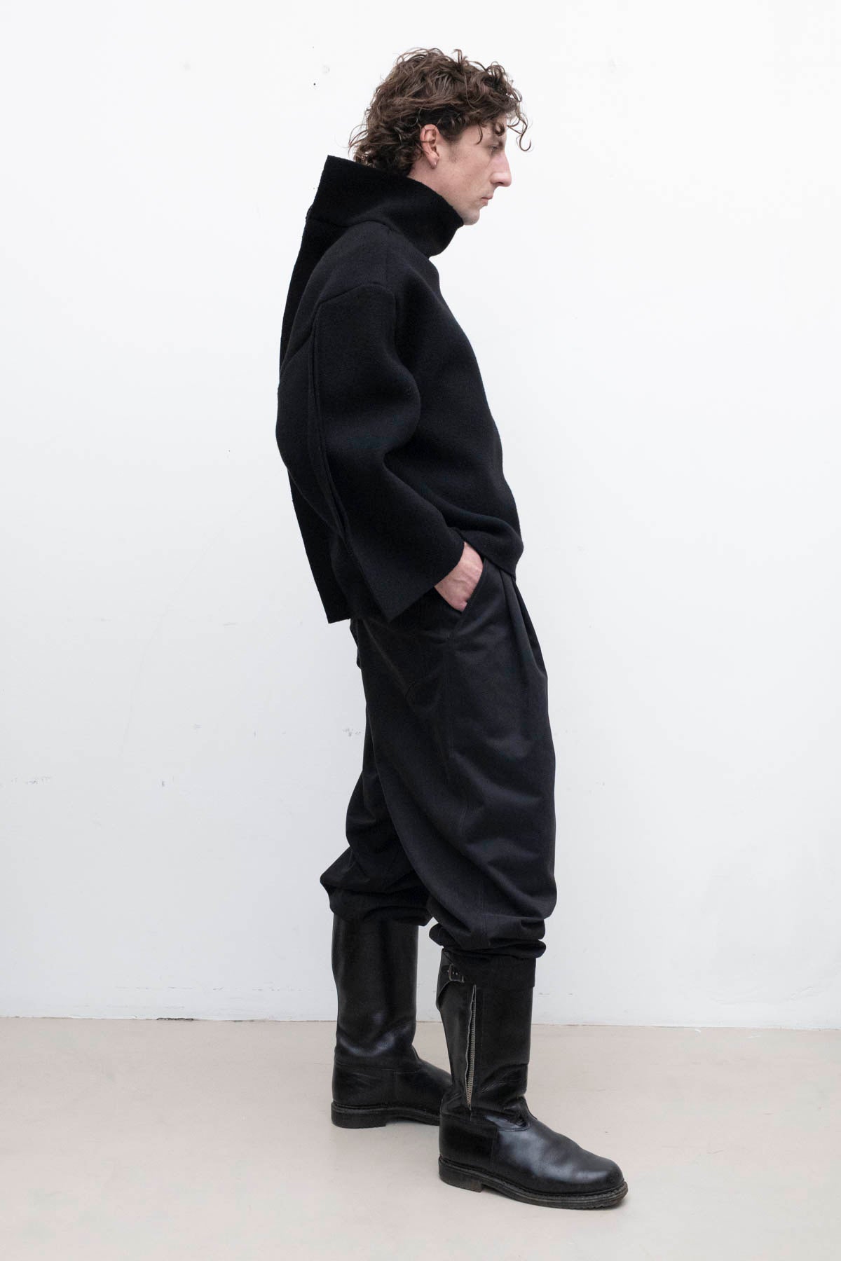 SUI GENERIS Sweater with Riveted Dorsal Seam in Black Duffle Wool