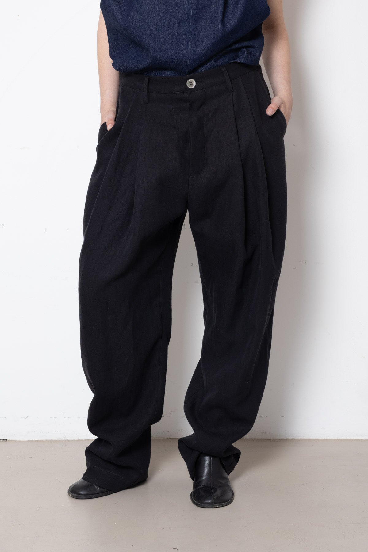Billowing Trousers in Black Cotton Linen (narrow)