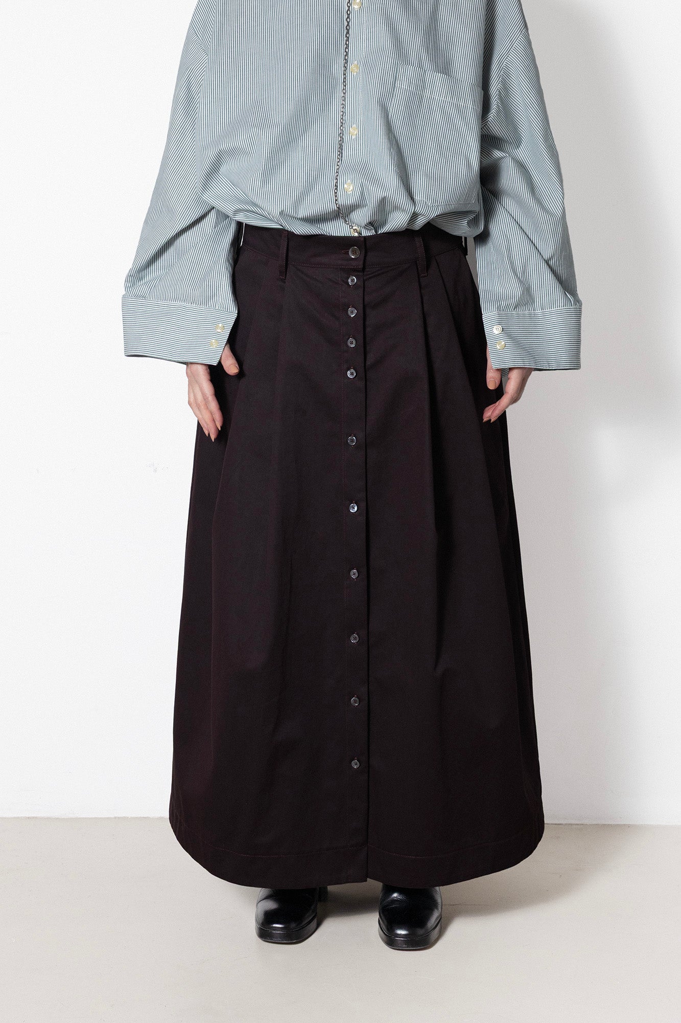 Billowing Skirt in Plum Twill Cotton