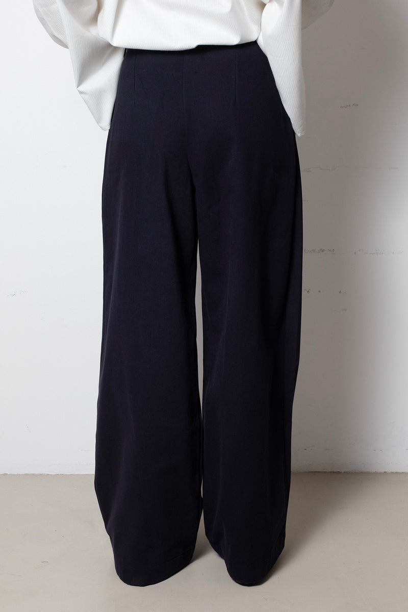 ARCHETYPE Billowing Trousers in Navy Cotton Twill