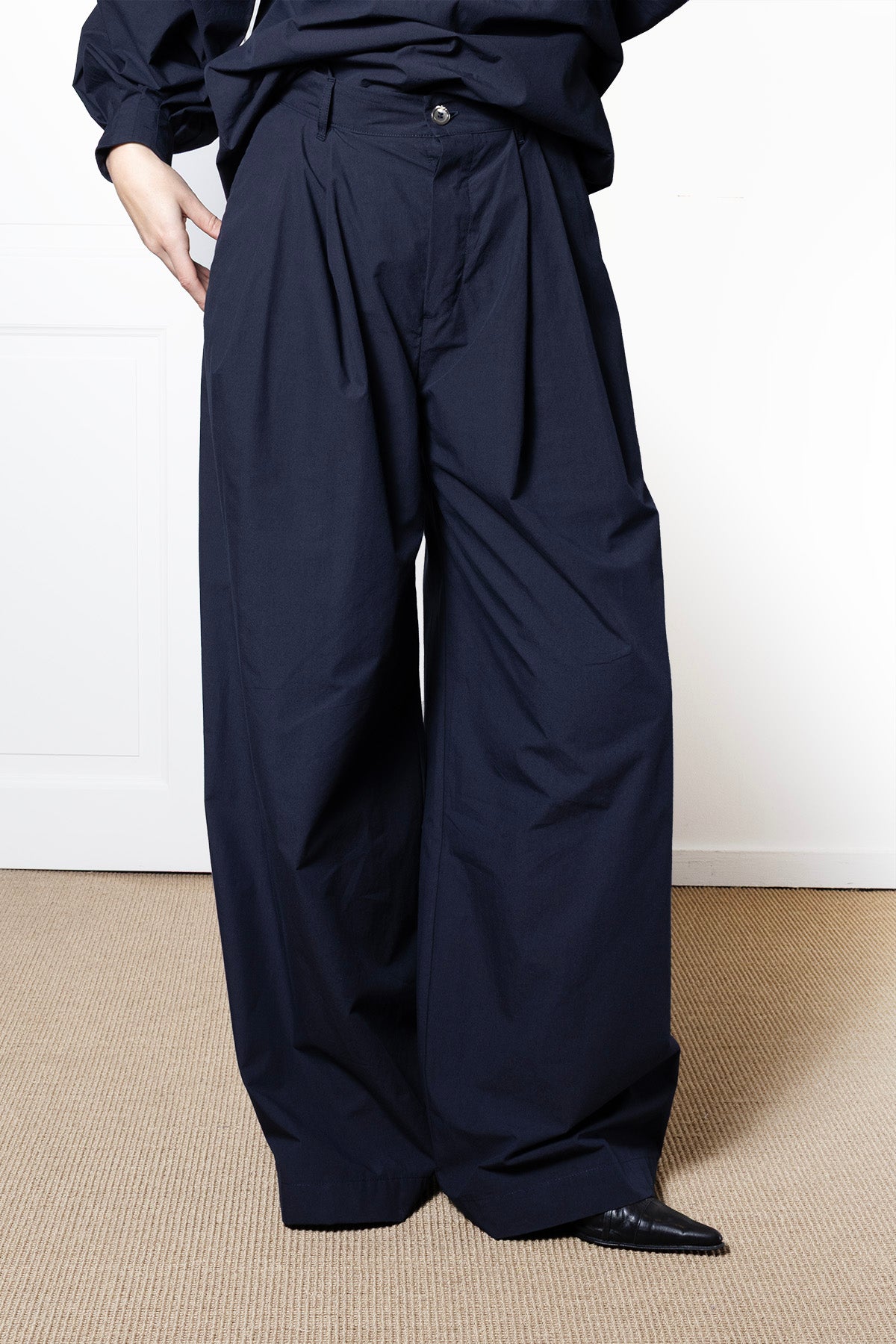 Billowing Trousers in Navy Cotton Poplin