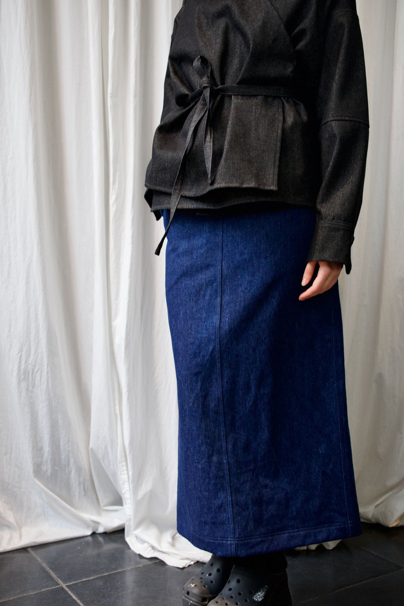 ARCHETYPE Wringing Skirt in indigo denim (straight)