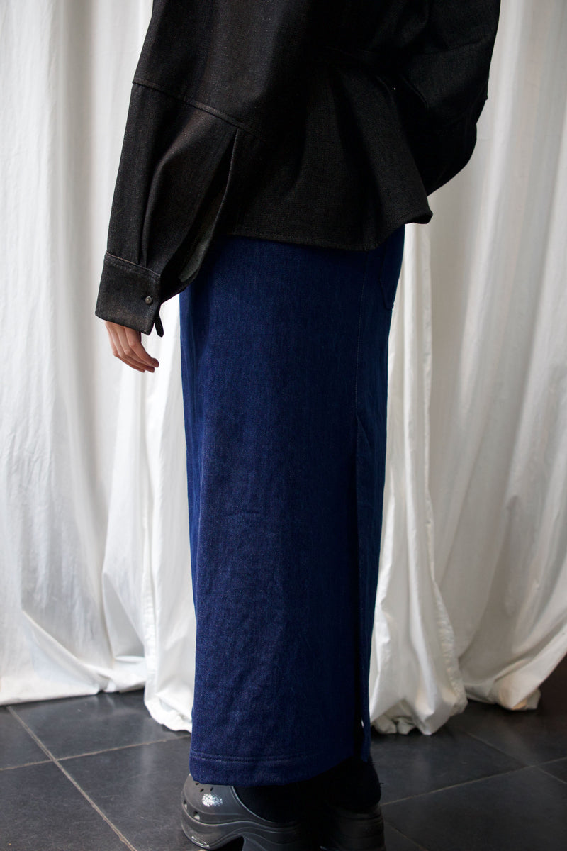 ARCHETYPE Wringing Skirt in indigo denim (straight)