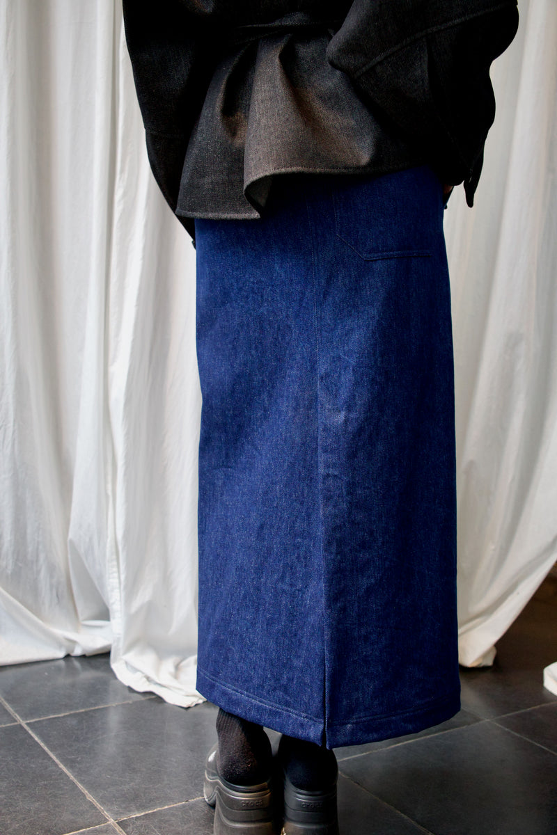 ARCHETYPE Wringing Skirt in indigo denim (straight)