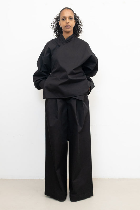 Enveloping Top in Black Twill Cotton