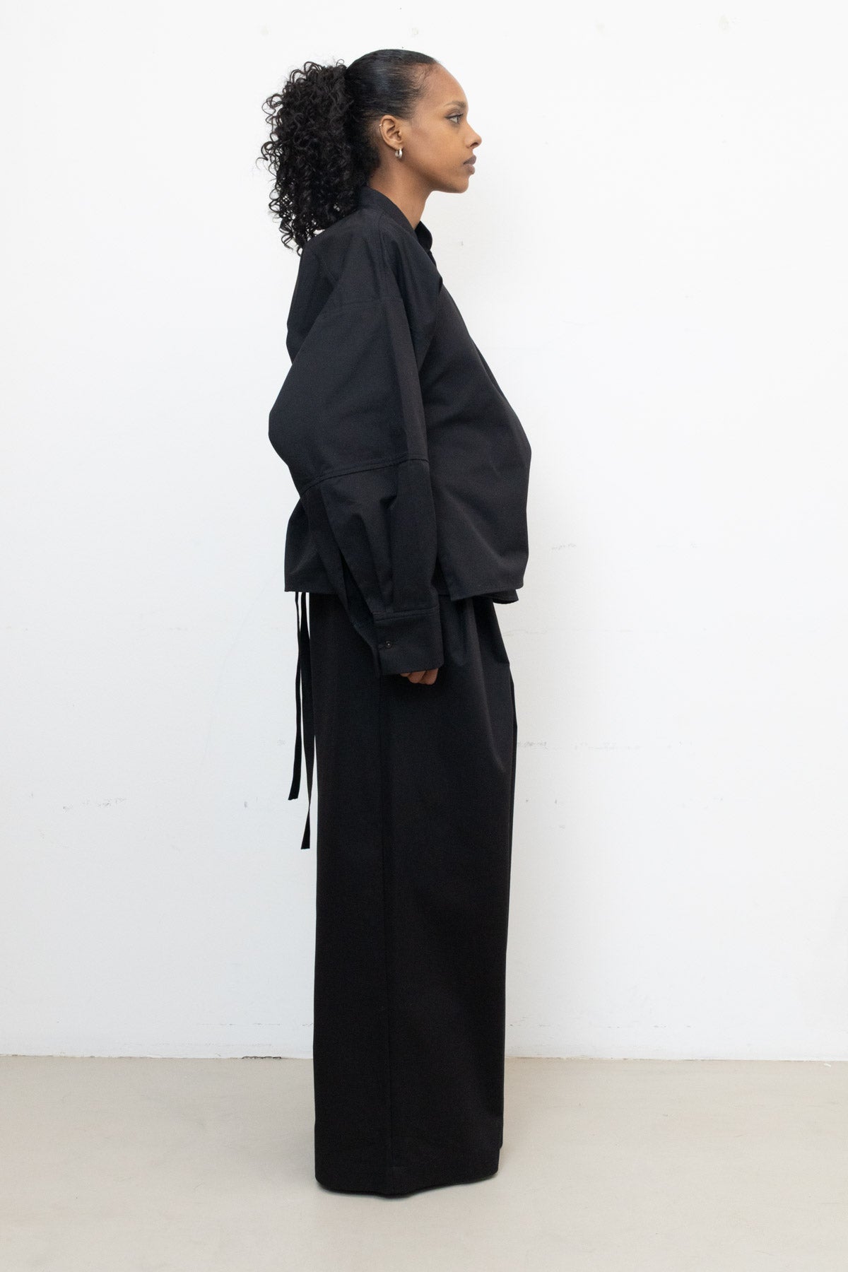 Enveloping Top in Black Twill Cotton