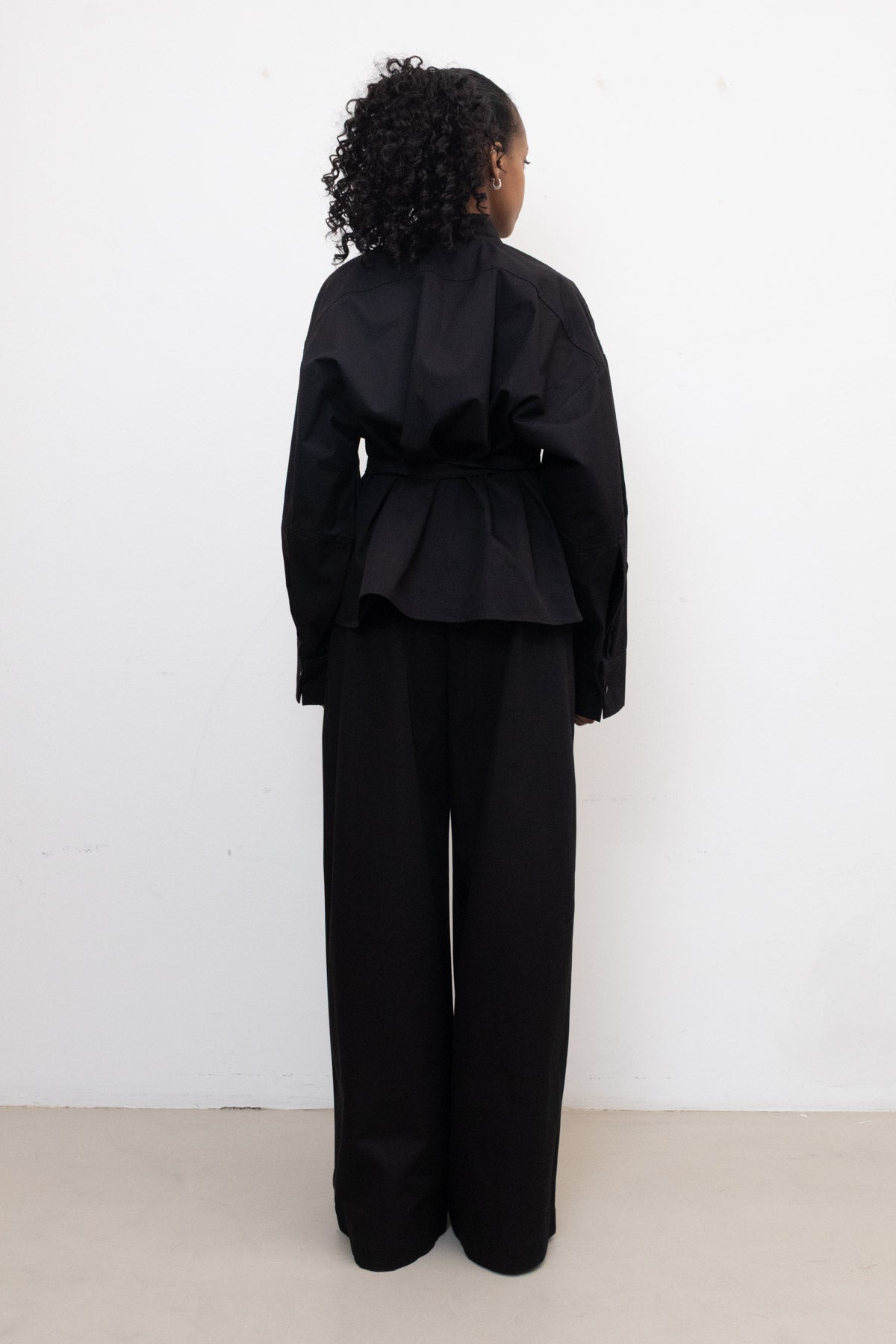 Enveloping Top in Black Twill Cotton