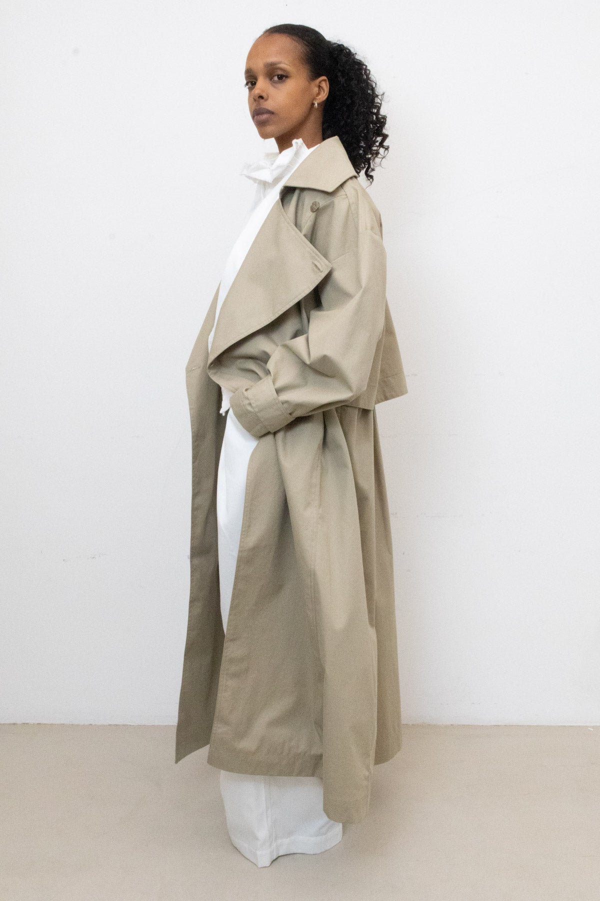 Trench Coat in Beige Waterproof Cotton