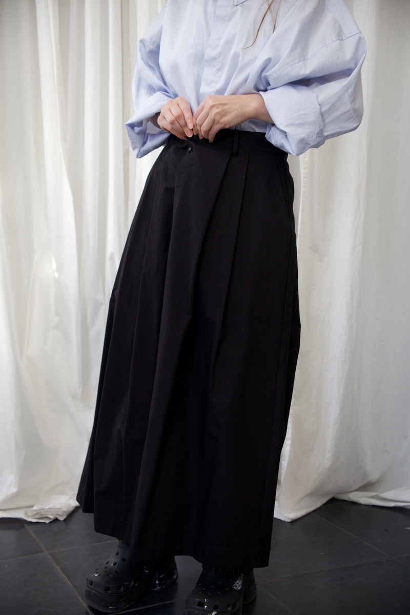 ARCHETYPE Billowing skirt in black cotton poplin