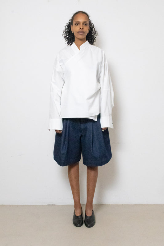 Enveloping Top in White Cotton Poplin