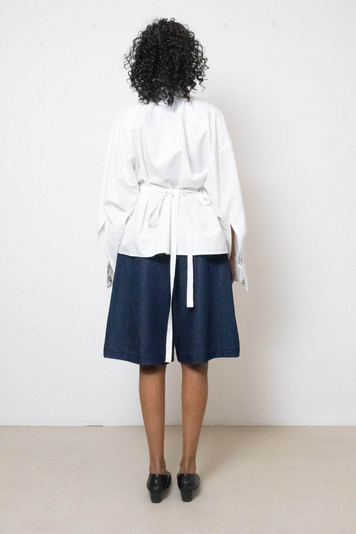 Enveloping Top in White Cotton Poplin