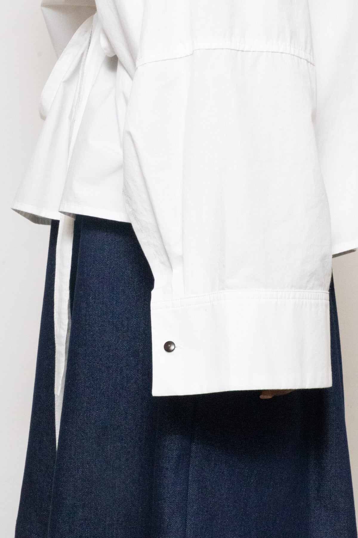 Enveloping Top in White Cotton Poplin