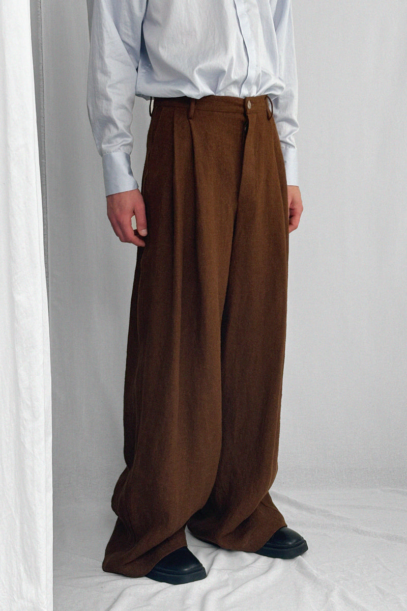 ARCHETYPE Billowing trousers in caramel linen