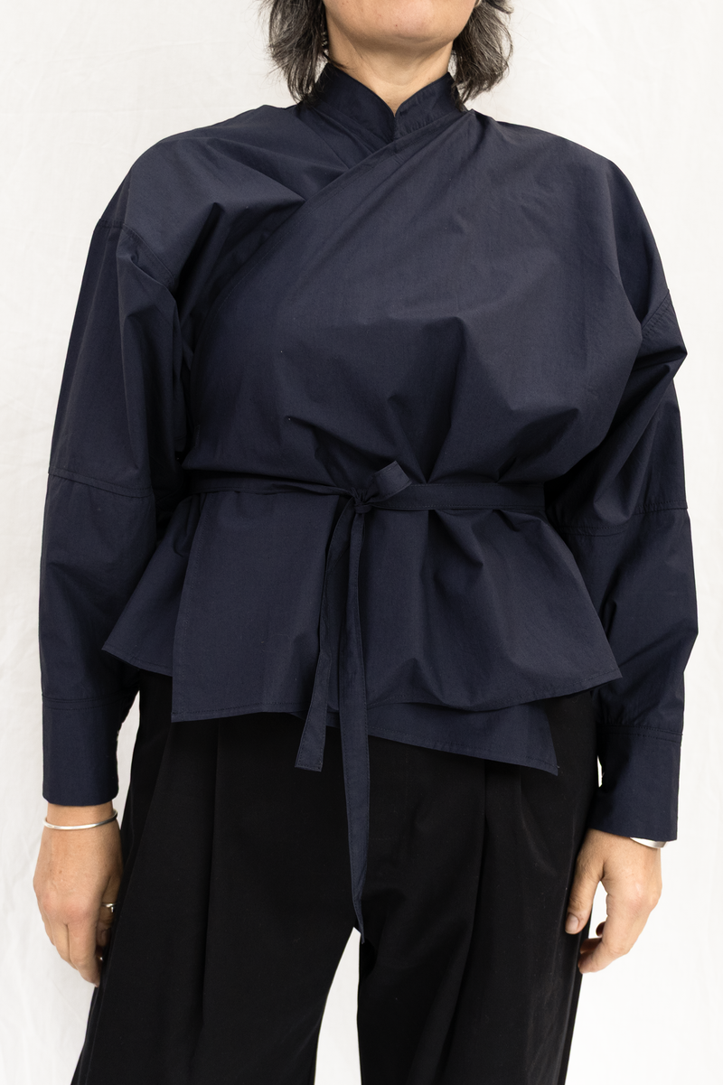 ARCHETYPE Enveloping top in navy cotton poplin
