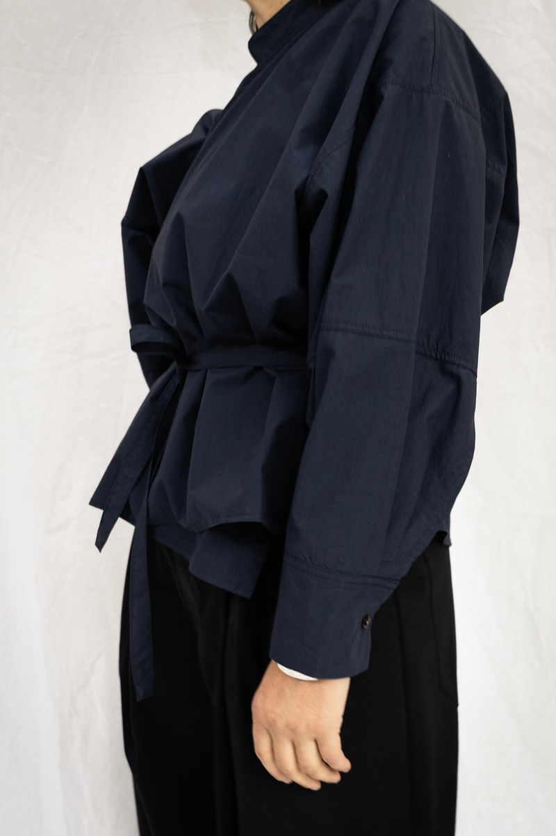 ARCHETYPE Enveloping top in navy cotton poplin