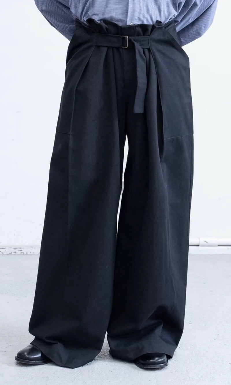 ARCHETYPE Folded Trousers in Black Canvas