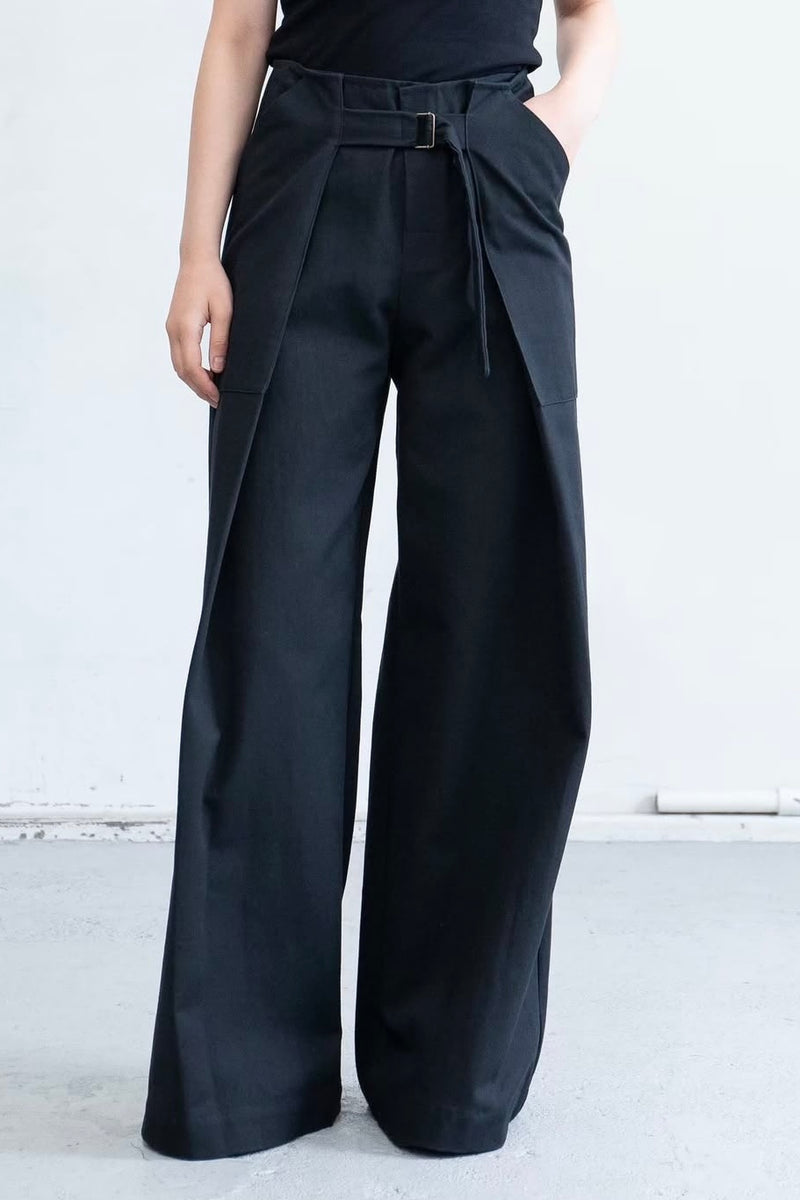 ARCHETYPE Folded Trousers in Black Canvas