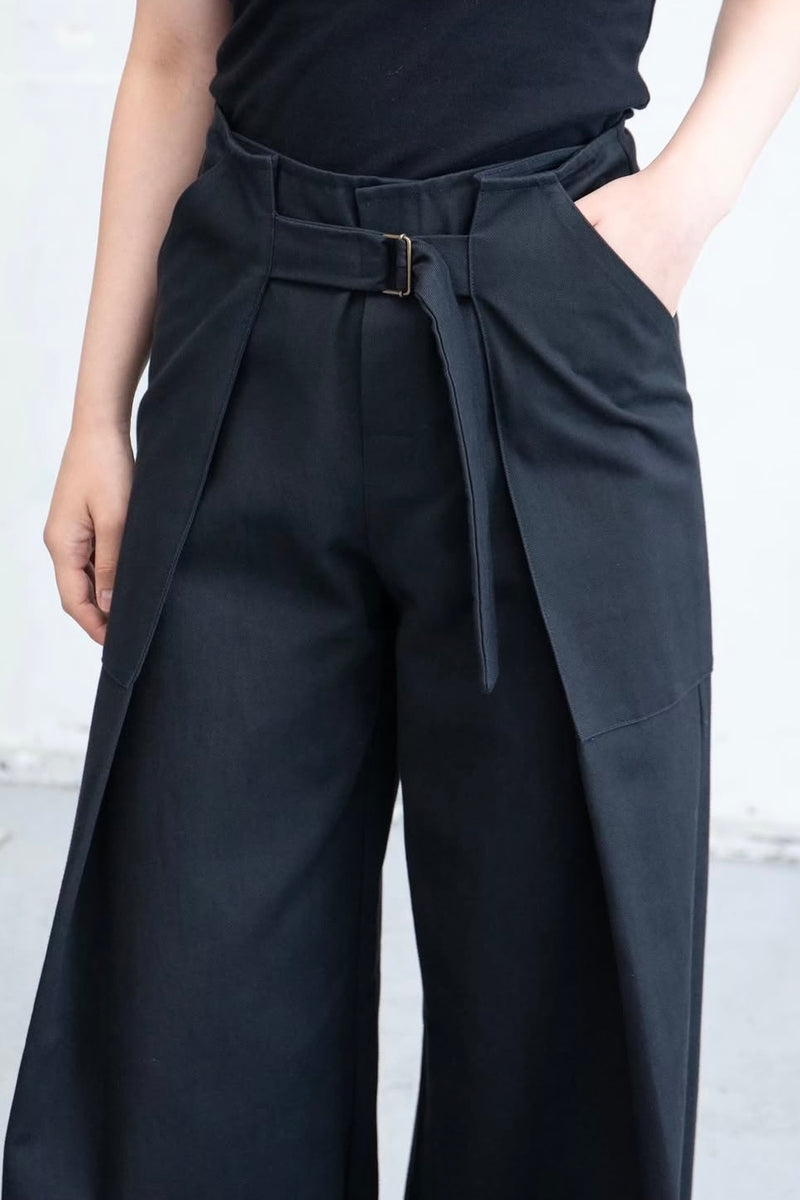 ARCHETYPE Folded Trousers in Black Canvas
