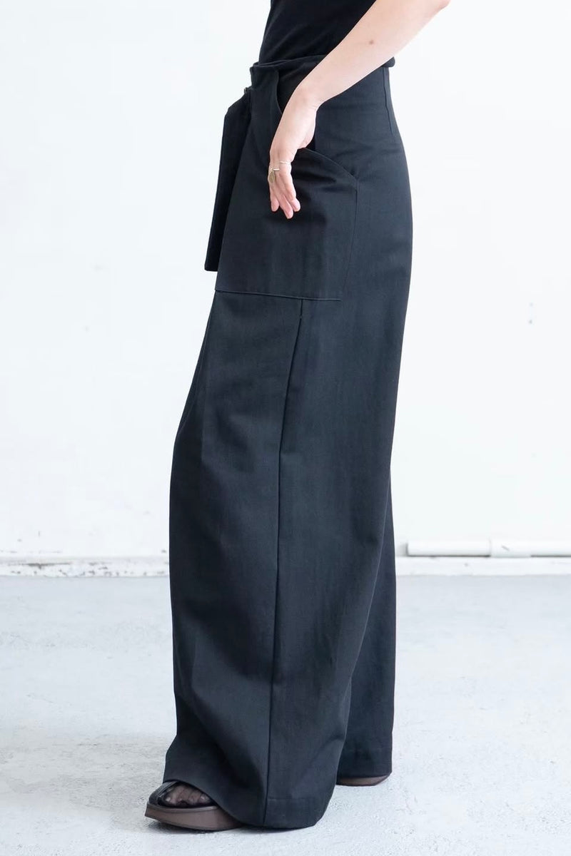 ARCHETYPE Folded Trousers in Black Canvas
